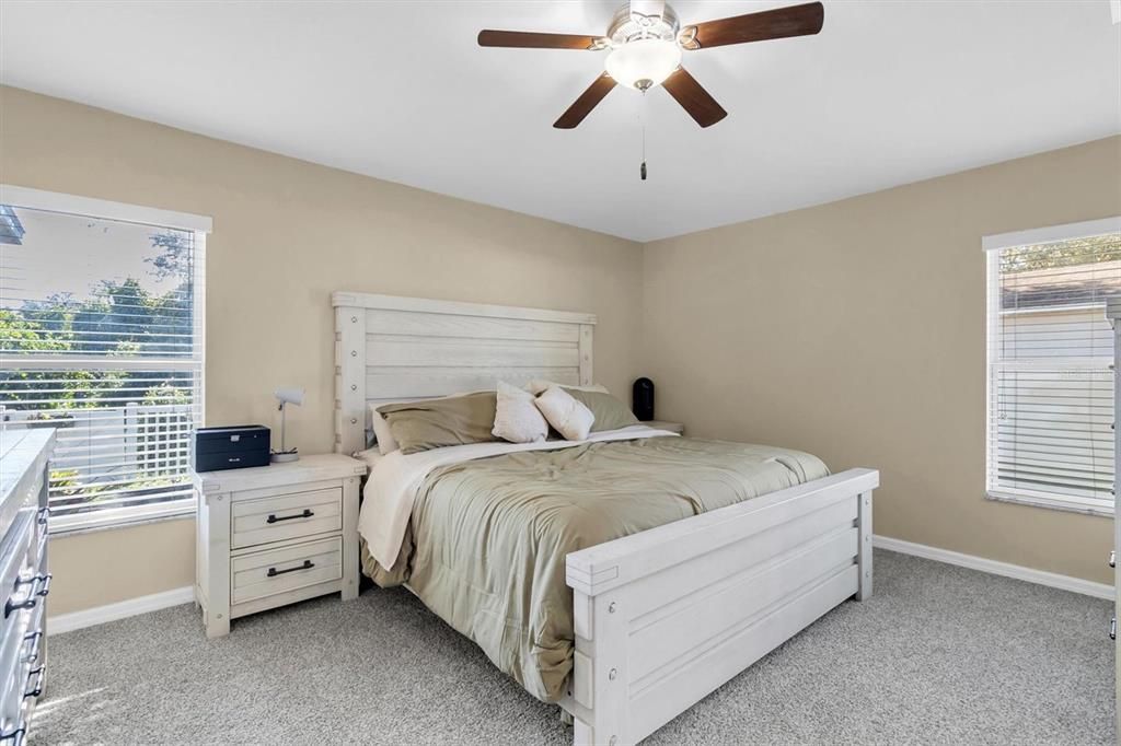 Activo con contrato: $295,000 (3 camas, 2 baños, 1509 Pies cuadrados)