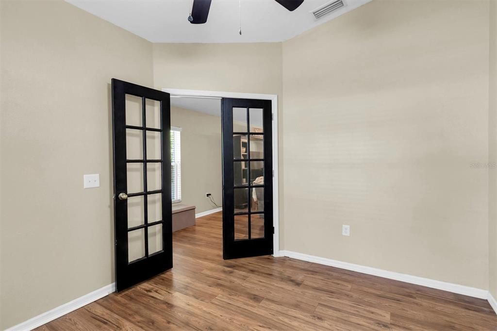 Activo con contrato: $295,000 (3 camas, 2 baños, 1509 Pies cuadrados)