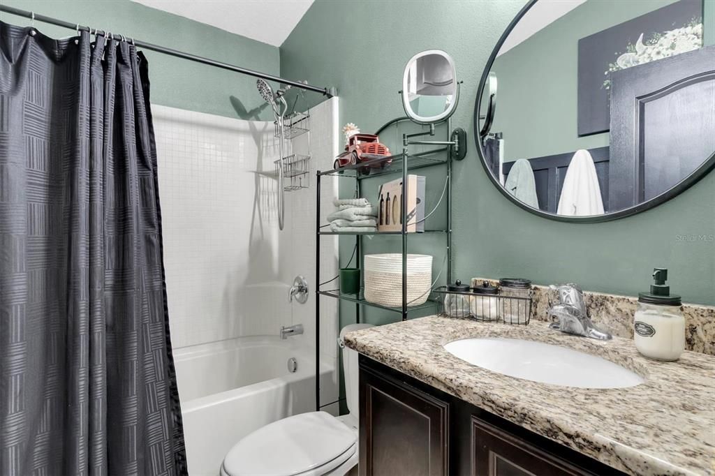 Activo con contrato: $295,000 (3 camas, 2 baños, 1509 Pies cuadrados)