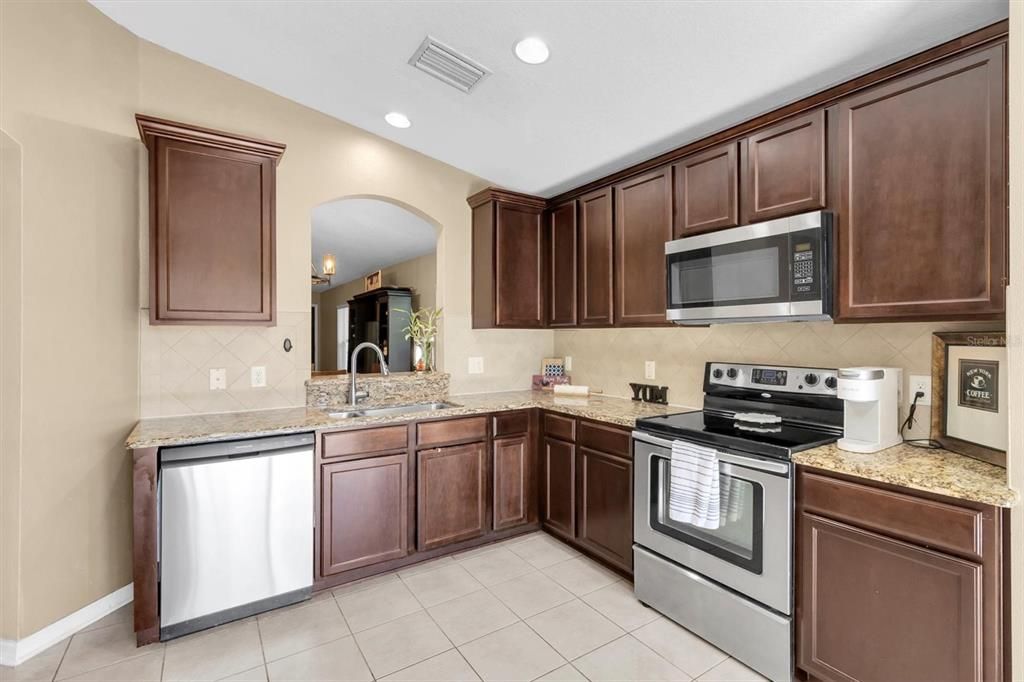 Activo con contrato: $295,000 (3 camas, 2 baños, 1509 Pies cuadrados)