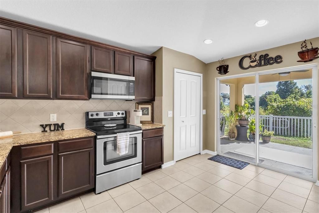 Activo con contrato: $295,000 (3 camas, 2 baños, 1509 Pies cuadrados)