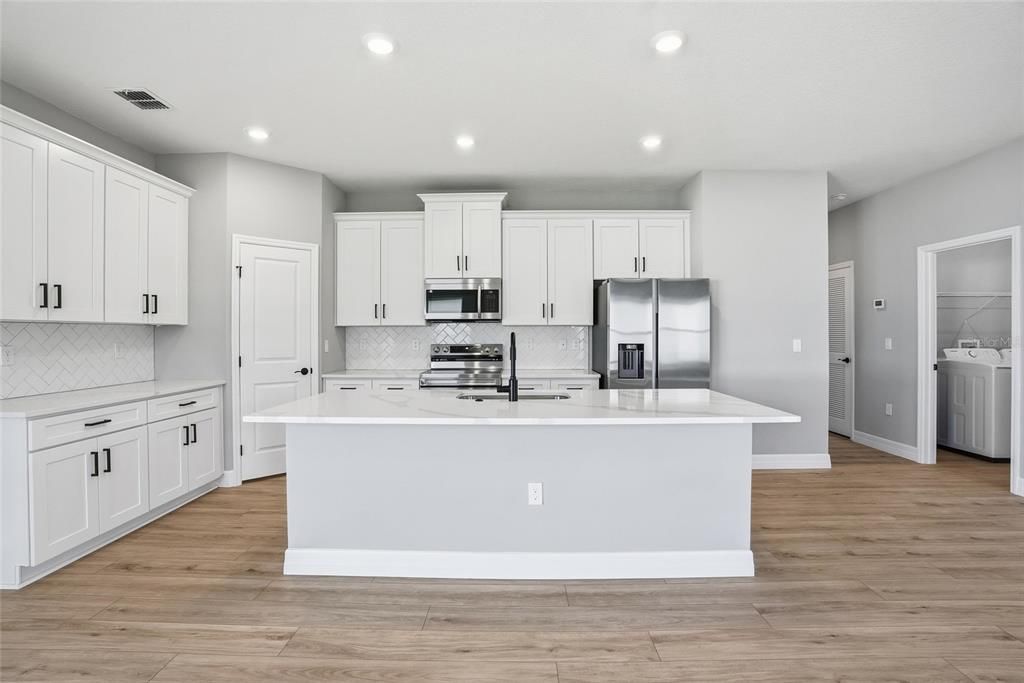 For Sale: $349,900 (4 beds, 3 baths, 1990 Square Feet)