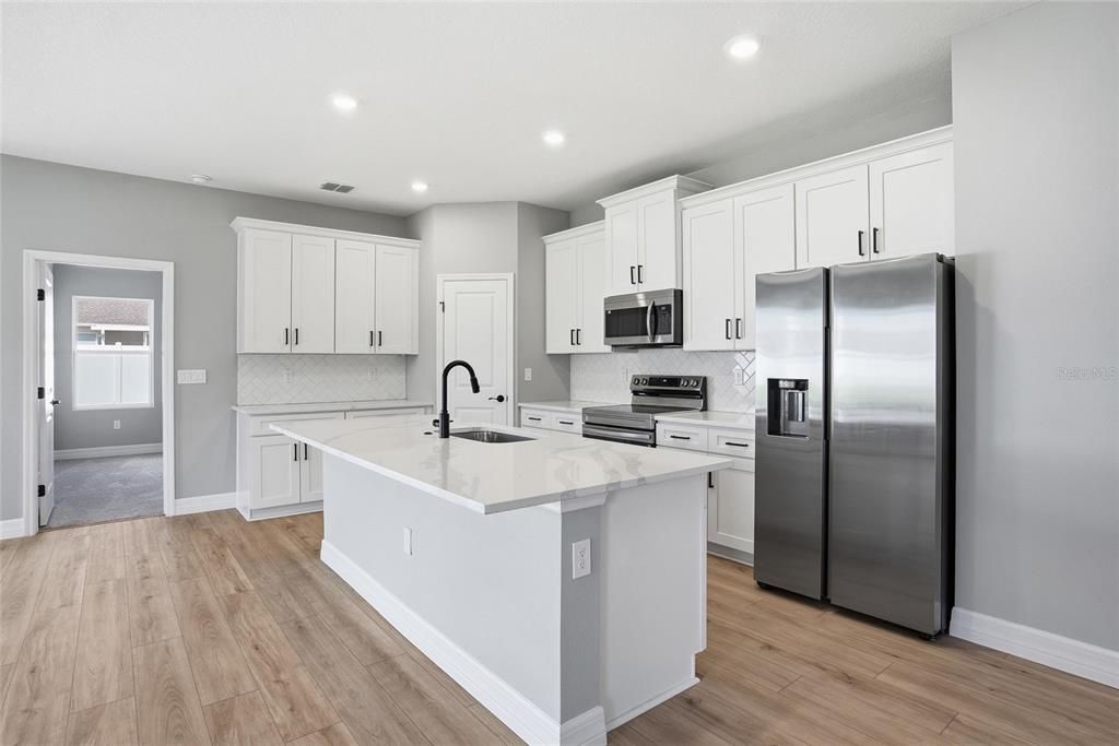 For Sale: $349,900 (4 beds, 3 baths, 1990 Square Feet)