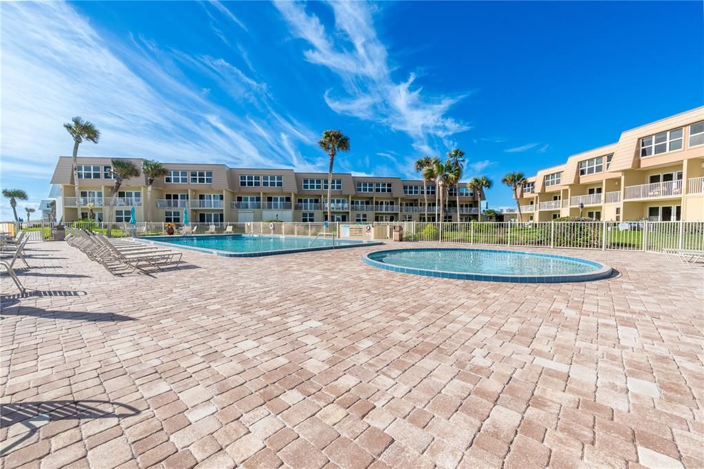 For Sale: $989,750 (2 beds, 2 baths, 1008 Square Feet)