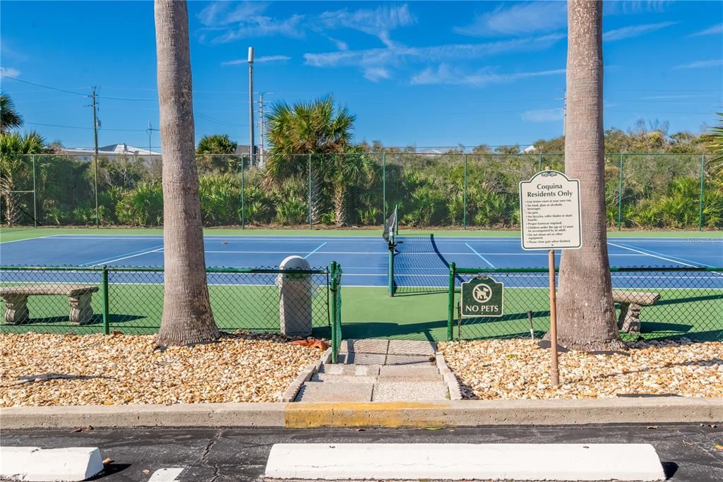 For Sale: $989,750 (2 beds, 2 baths, 1008 Square Feet)