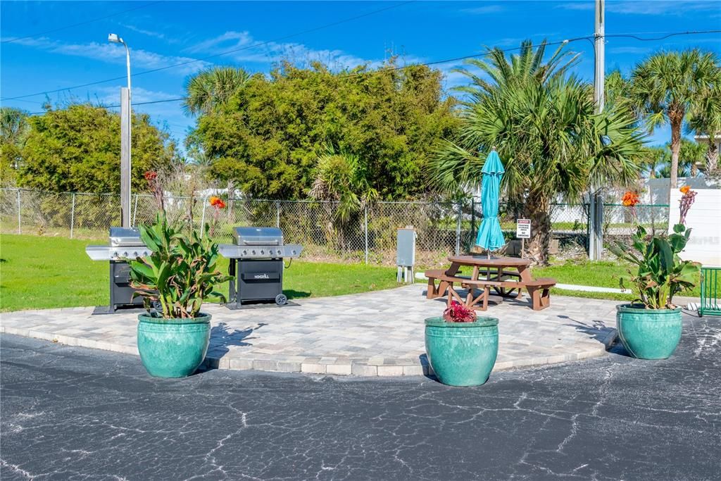 For Sale: $989,750 (2 beds, 2 baths, 1008 Square Feet)