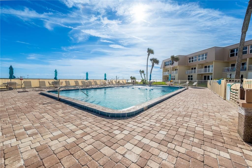 For Sale: $989,750 (2 beds, 2 baths, 1008 Square Feet)