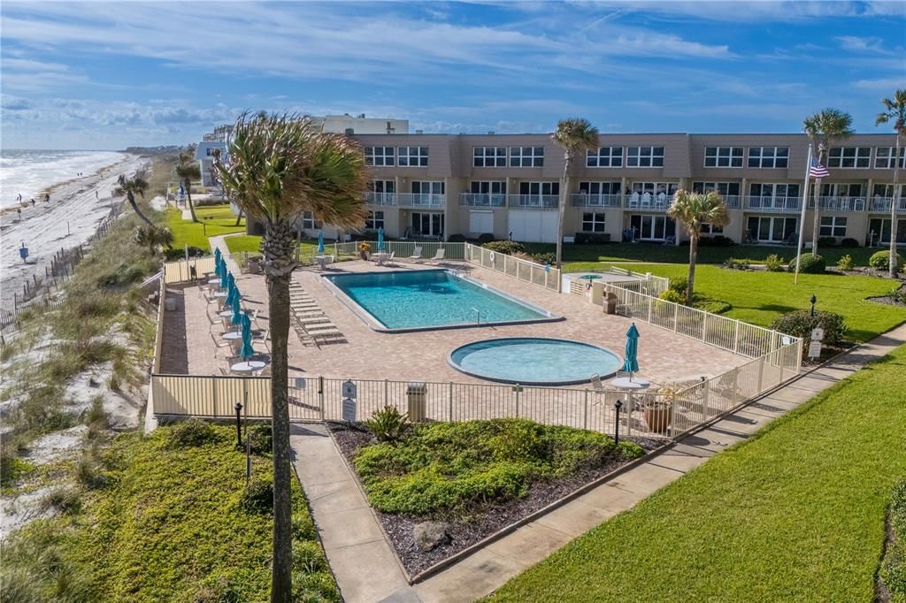 For Sale: $989,750 (2 beds, 2 baths, 1008 Square Feet)