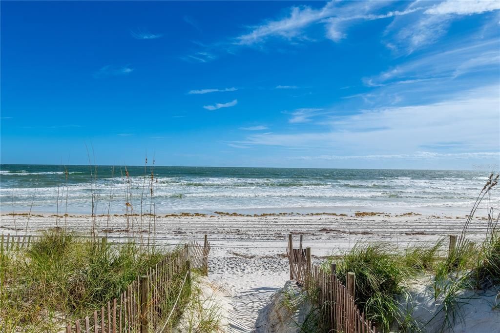 For Sale: $989,750 (2 beds, 2 baths, 1008 Square Feet)