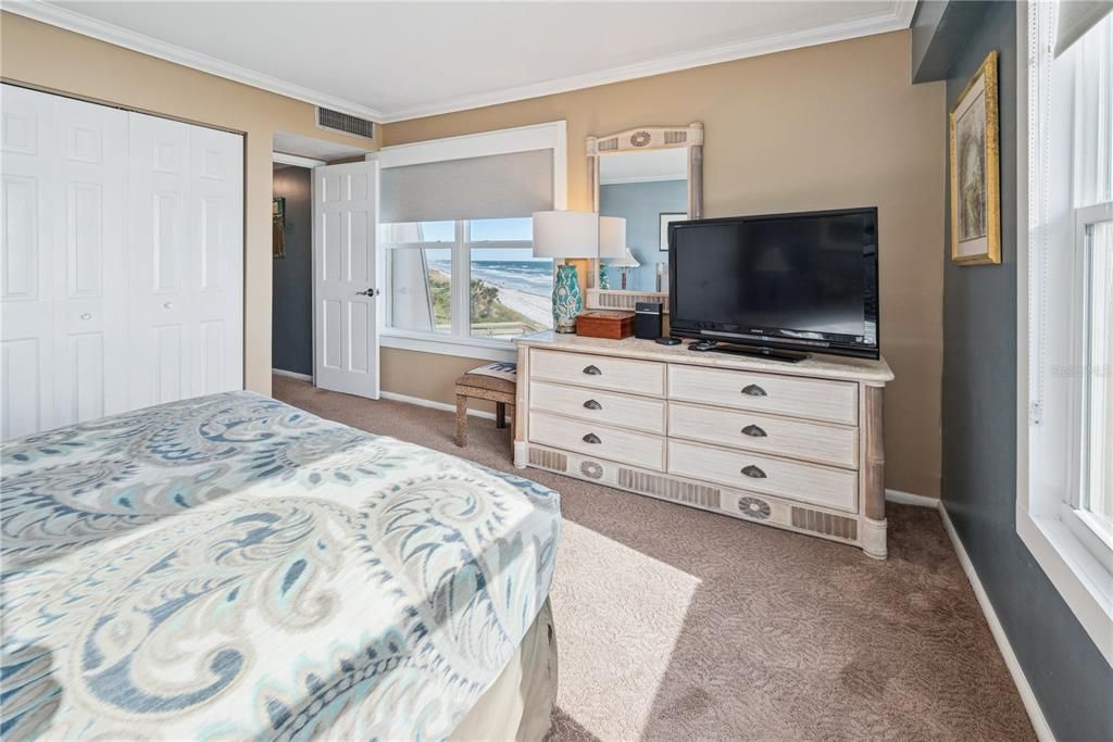 For Sale: $989,750 (2 beds, 2 baths, 1008 Square Feet)