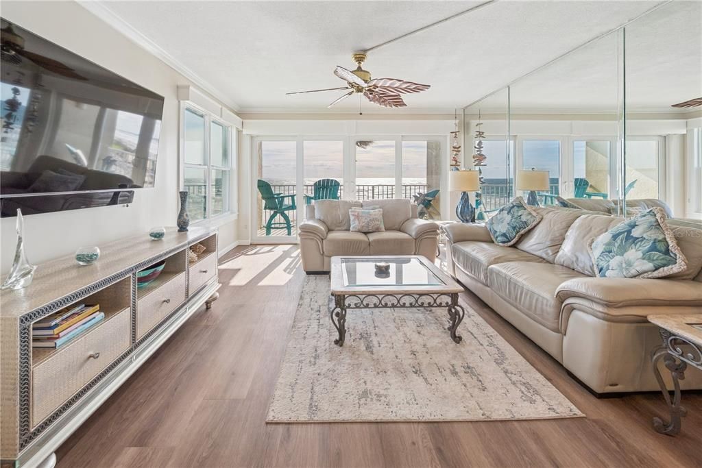 For Sale: $989,750 (2 beds, 2 baths, 1008 Square Feet)