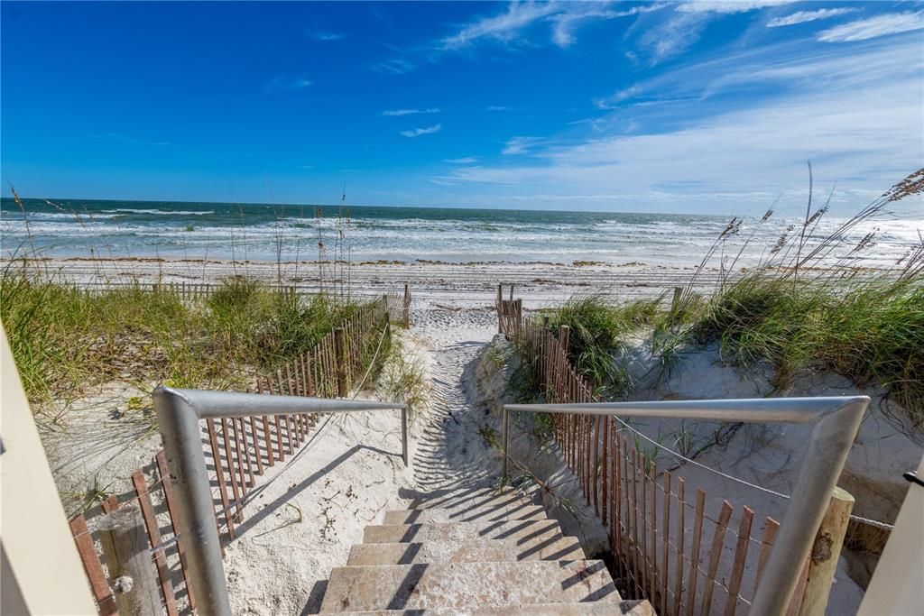 For Sale: $989,750 (2 beds, 2 baths, 1008 Square Feet)