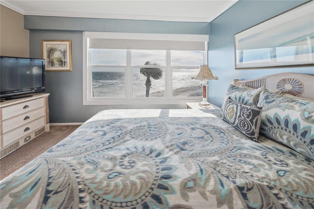 For Sale: $989,750 (2 beds, 2 baths, 1008 Square Feet)