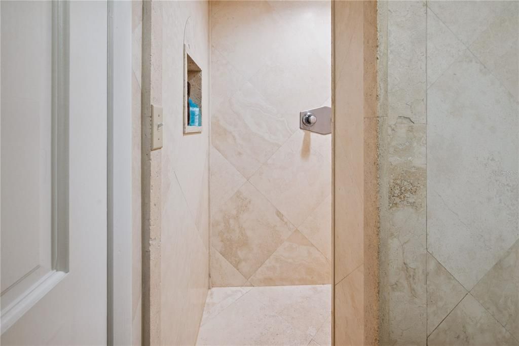 For Sale: $989,750 (2 beds, 2 baths, 1008 Square Feet)