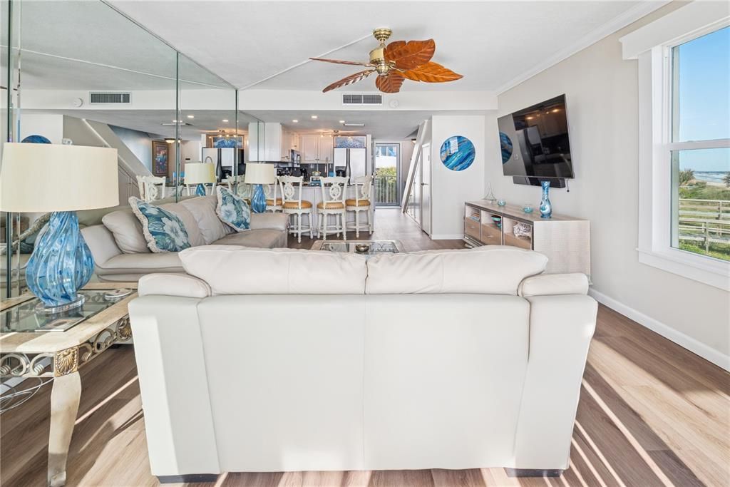 For Sale: $989,750 (2 beds, 2 baths, 1008 Square Feet)