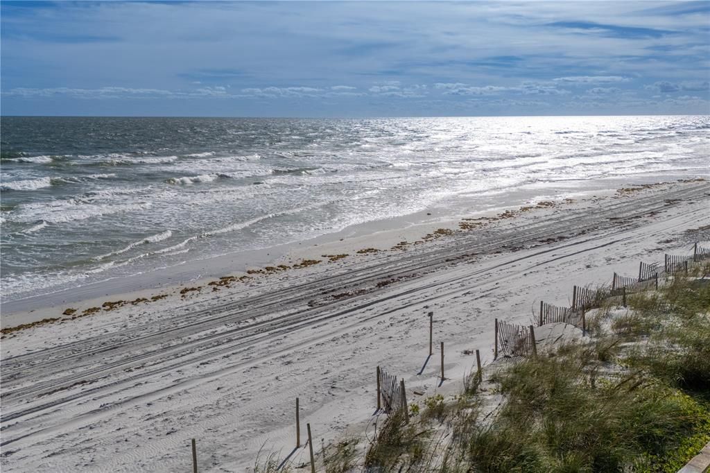 For Sale: $989,750 (2 beds, 2 baths, 1008 Square Feet)