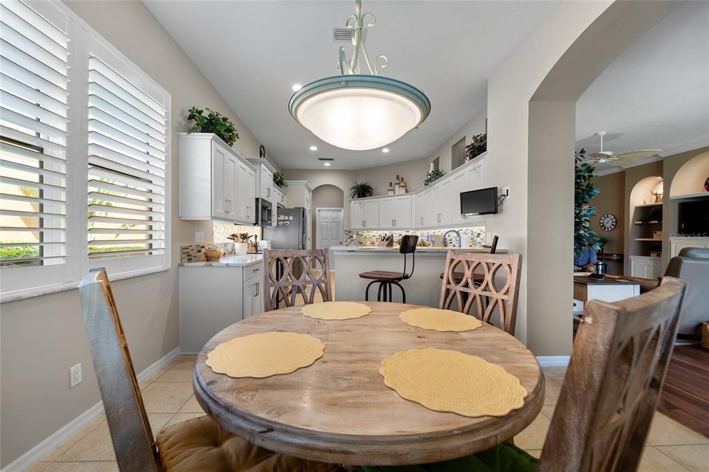 待售: $725,000 (3 贝兹, 2 浴室, 2377 平方英尺)