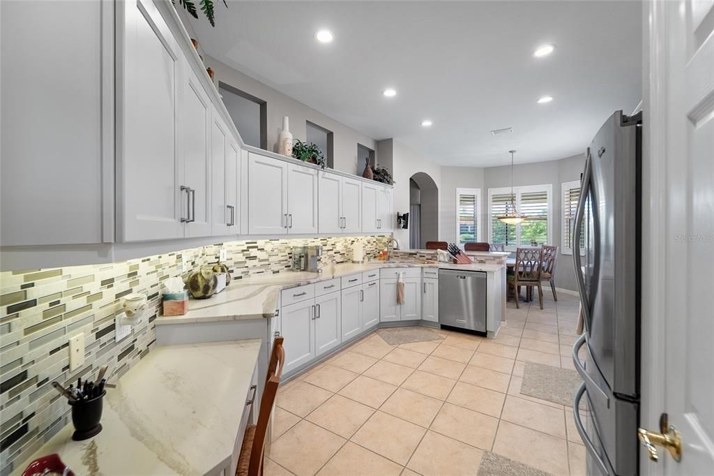 待售: $725,000 (3 贝兹, 2 浴室, 2377 平方英尺)