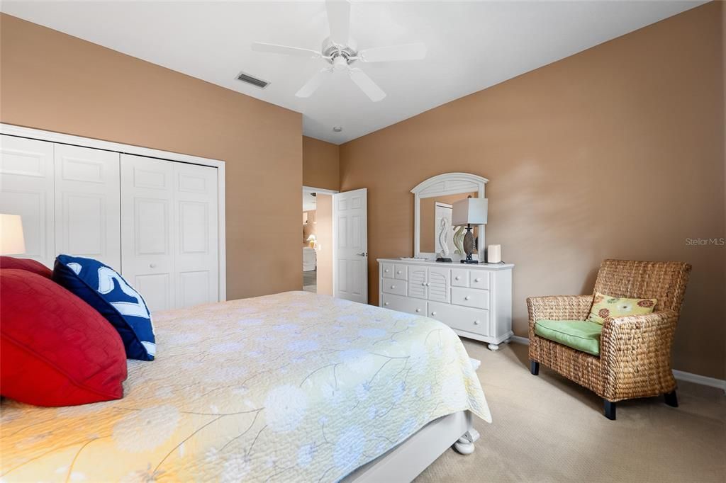 待售: $725,000 (3 贝兹, 2 浴室, 2377 平方英尺)