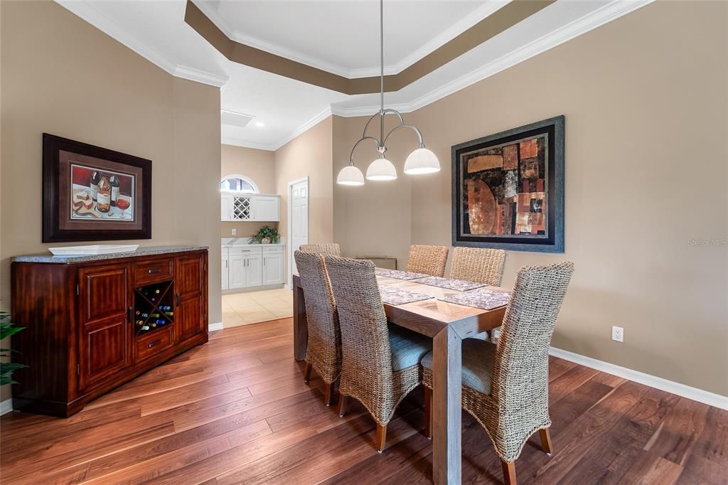 待售: $725,000 (3 贝兹, 2 浴室, 2377 平方英尺)