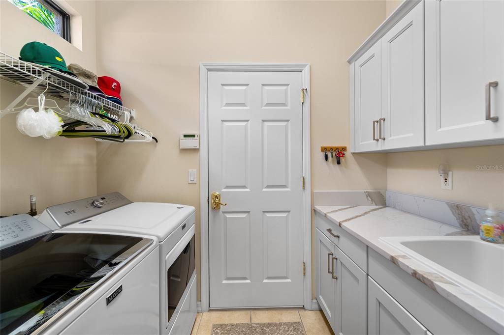 待售: $725,000 (3 贝兹, 2 浴室, 2377 平方英尺)