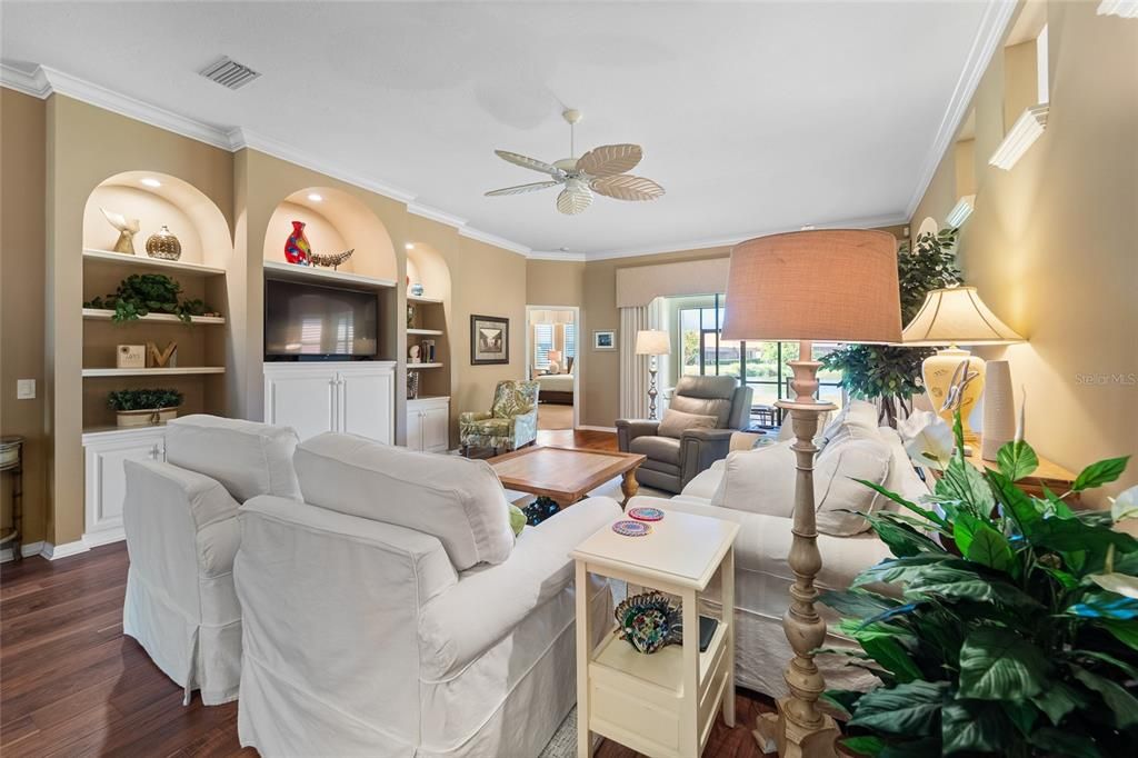 待售: $725,000 (3 贝兹, 2 浴室, 2377 平方英尺)