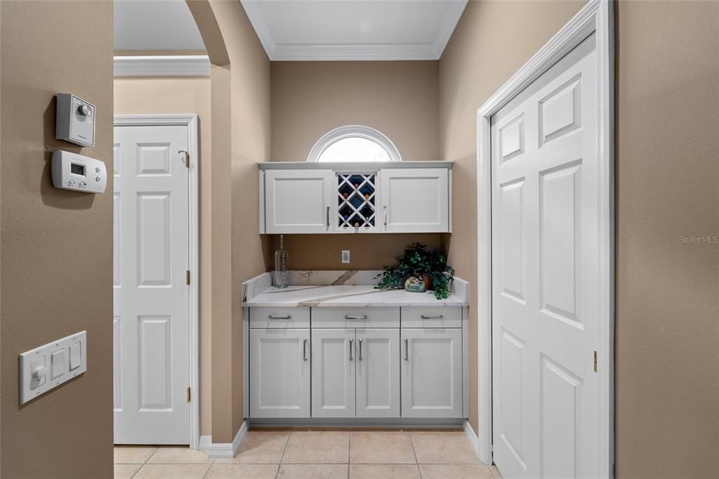 待售: $725,000 (3 贝兹, 2 浴室, 2377 平方英尺)