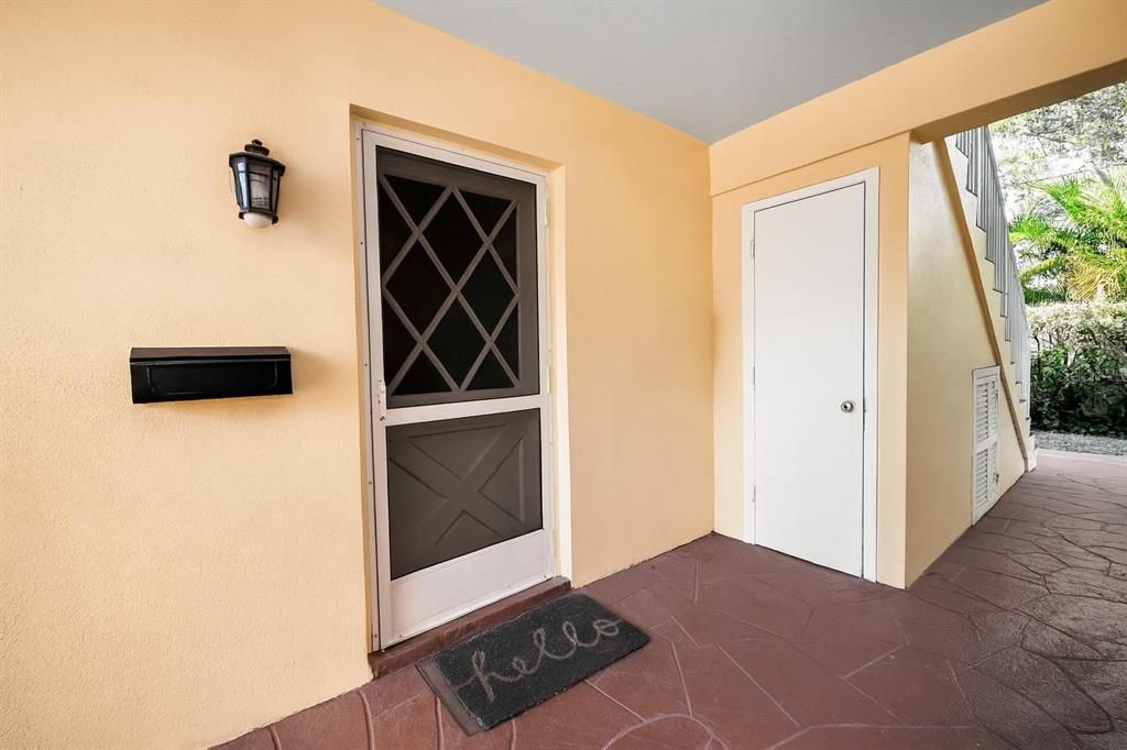 Под контрактом: $169,000 (1 спален, 1 ванн, 814 Квадратных фут)