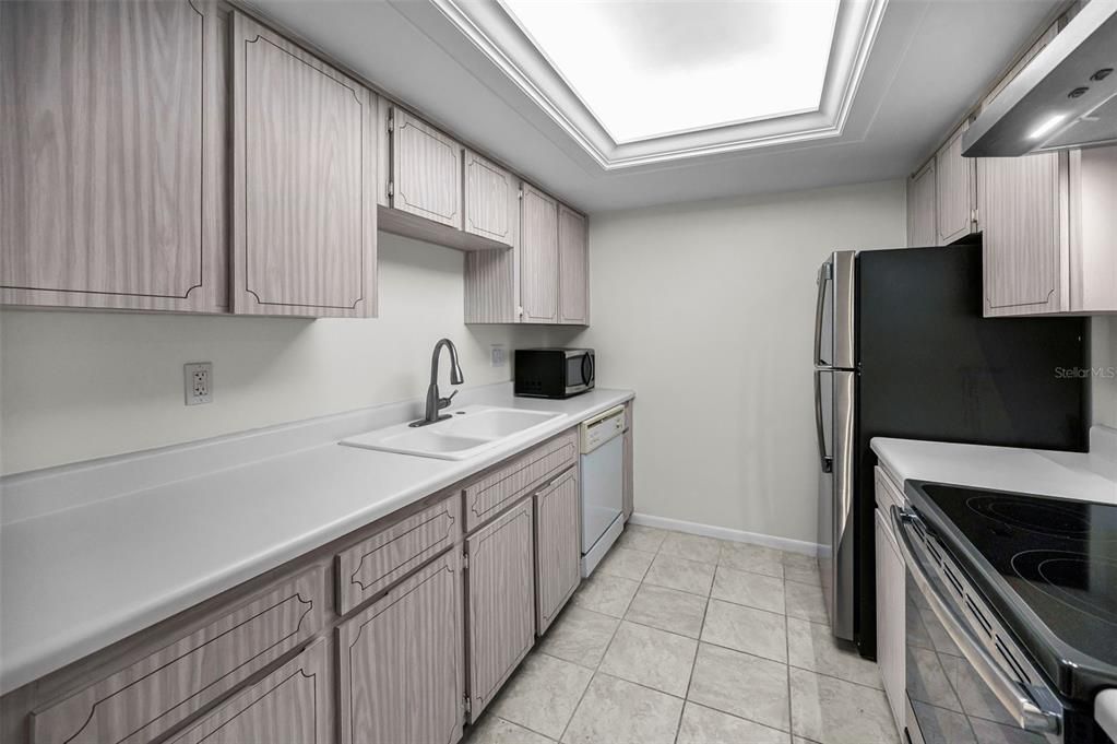 Под контрактом: $169,000 (1 спален, 1 ванн, 814 Квадратных фут)