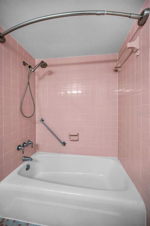 Под контрактом: $169,000 (1 спален, 1 ванн, 814 Квадратных фут)