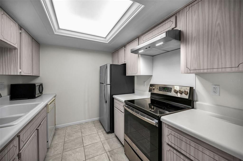 Под контрактом: $169,000 (1 спален, 1 ванн, 814 Квадратных фут)