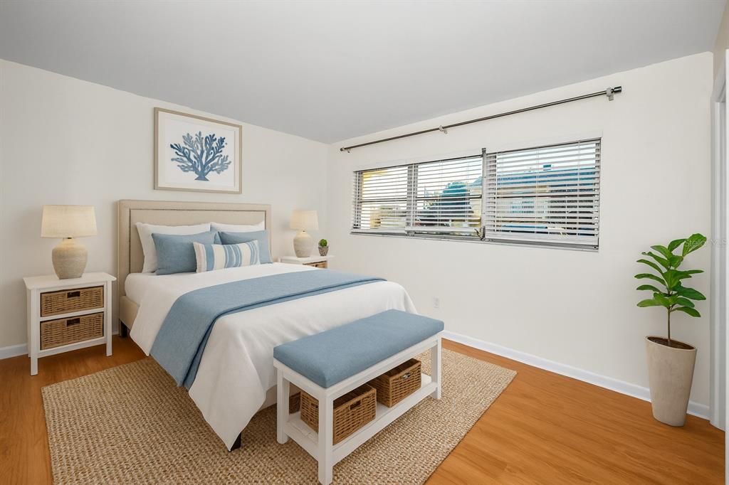 Под контрактом: $169,000 (1 спален, 1 ванн, 814 Квадратных фут)