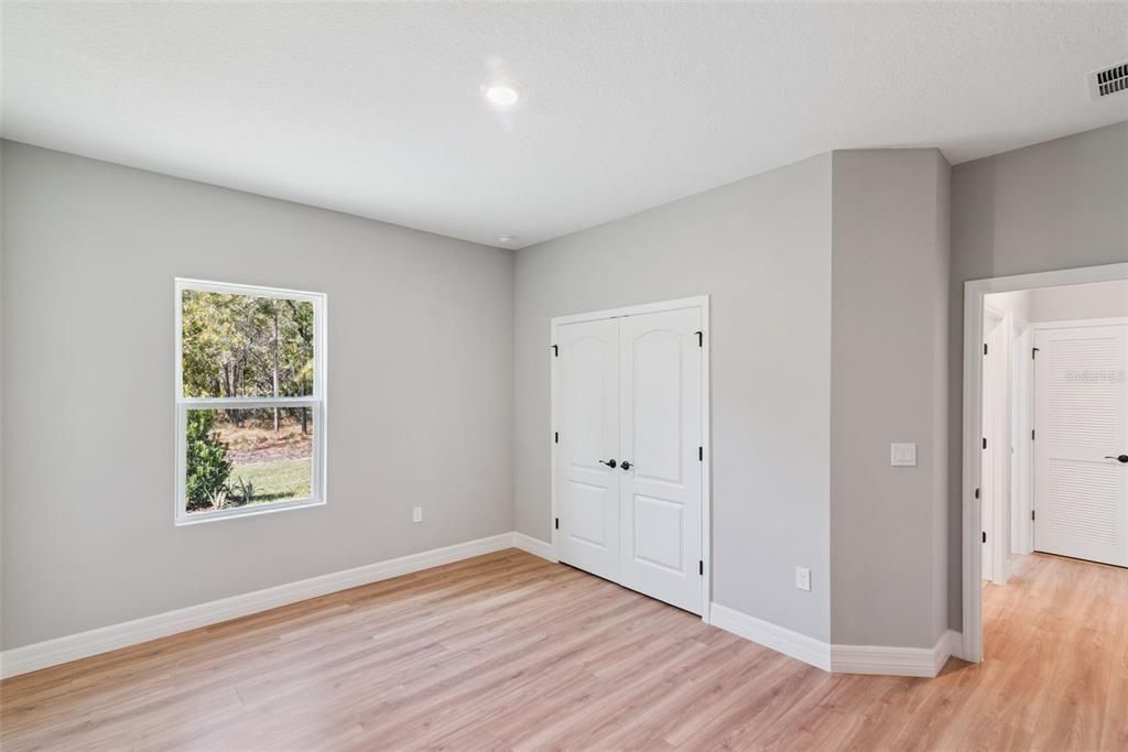 合同活跃: $357,900 (4 贝兹, 3 浴室, 1990 平方英尺)