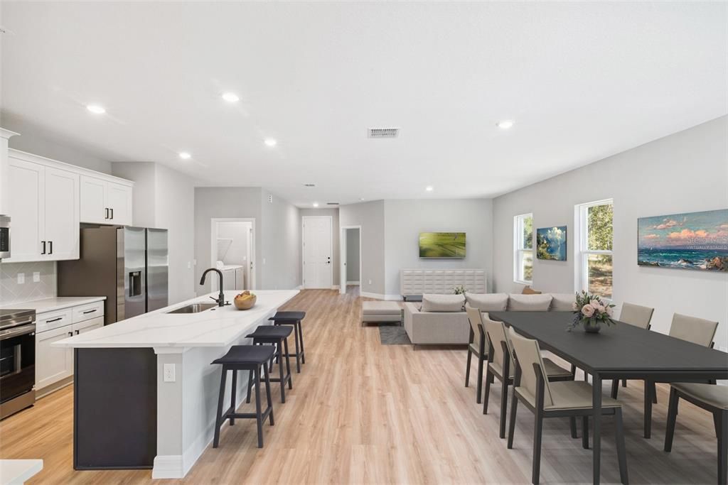 合同活跃: $357,900 (4 贝兹, 3 浴室, 1990 平方英尺)