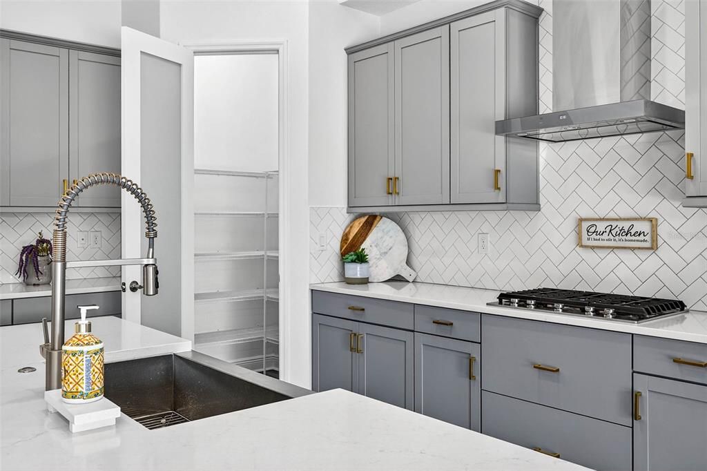 待售: $735,000 (4 贝兹, 4 浴室, 3230 平方英尺)