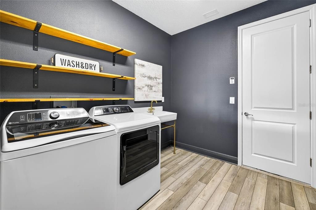 待售: $735,000 (4 贝兹, 4 浴室, 3230 平方英尺)