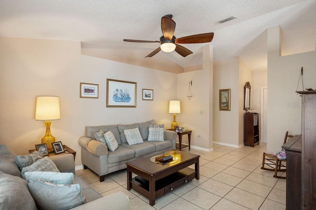 For Sale: $328,000 (3 beds, 2 baths, 1449 Square Feet)