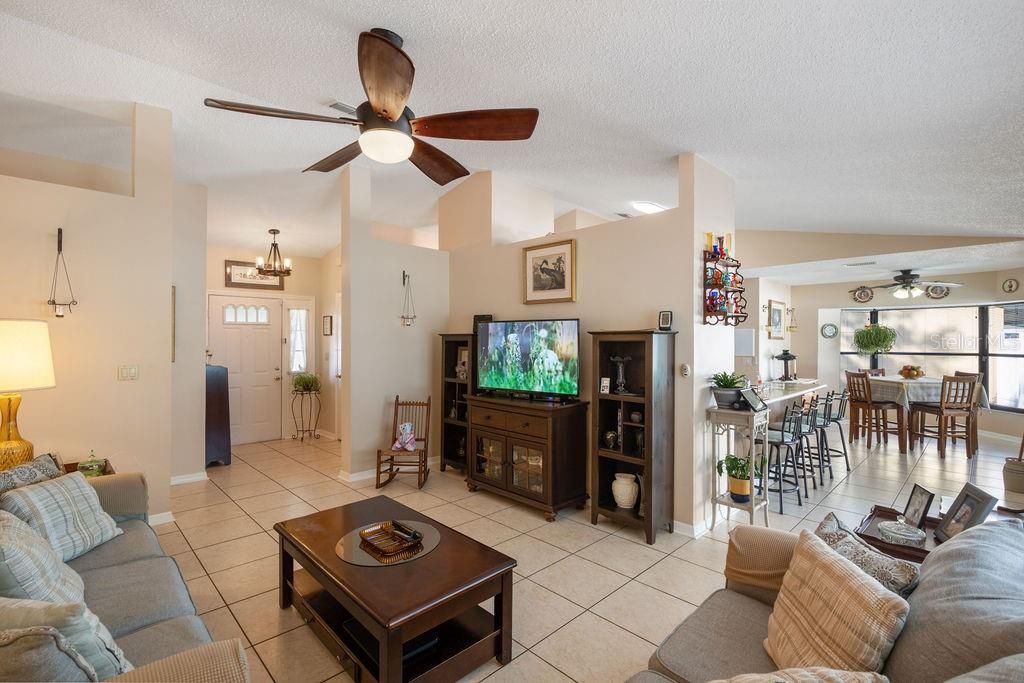 For Sale: $328,000 (3 beds, 2 baths, 1449 Square Feet)