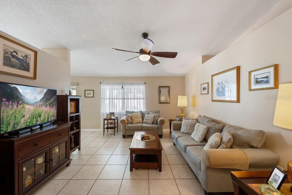 For Sale: $328,000 (3 beds, 2 baths, 1449 Square Feet)