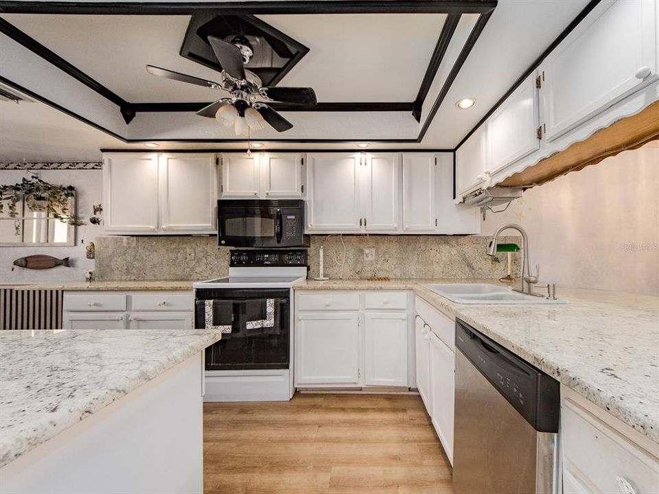 待售: $219,900 (2 贝兹, 2 浴室, 1200 平方英尺)