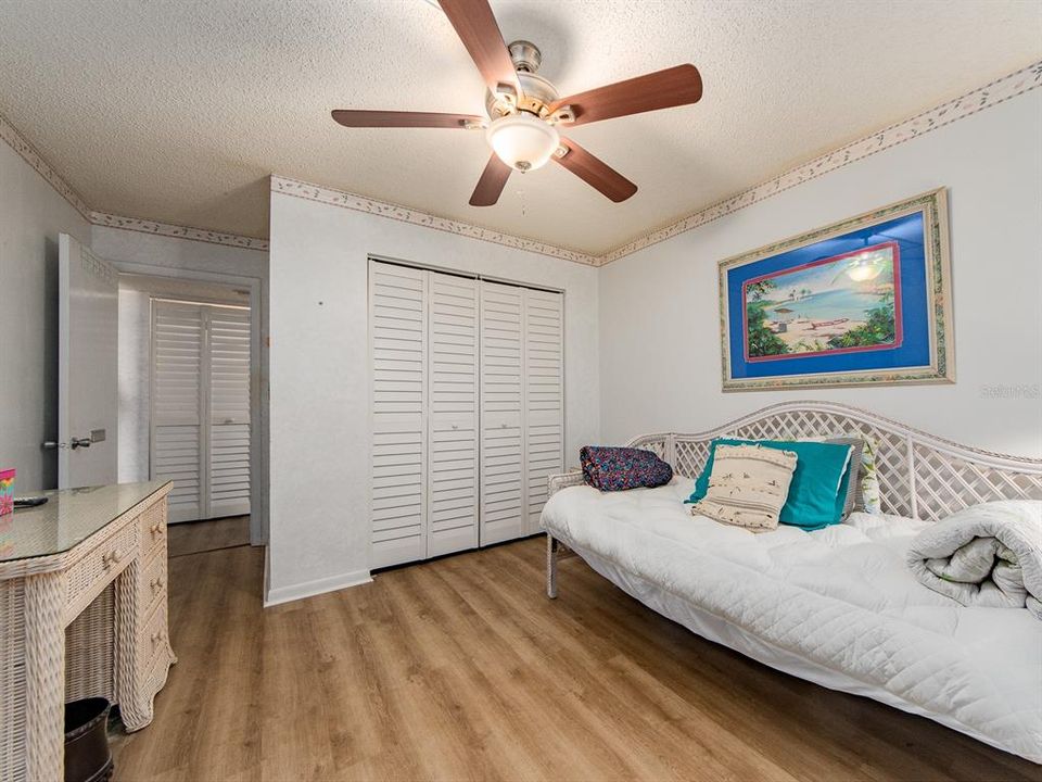 待售: $219,900 (2 贝兹, 2 浴室, 1200 平方英尺)