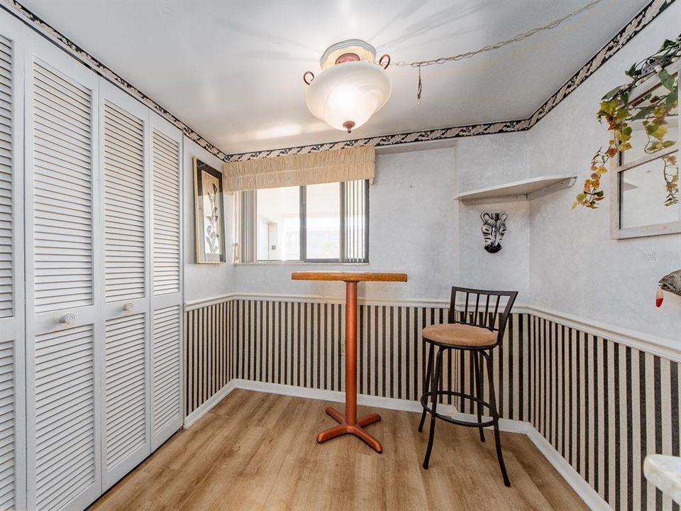 待售: $219,900 (2 贝兹, 2 浴室, 1200 平方英尺)