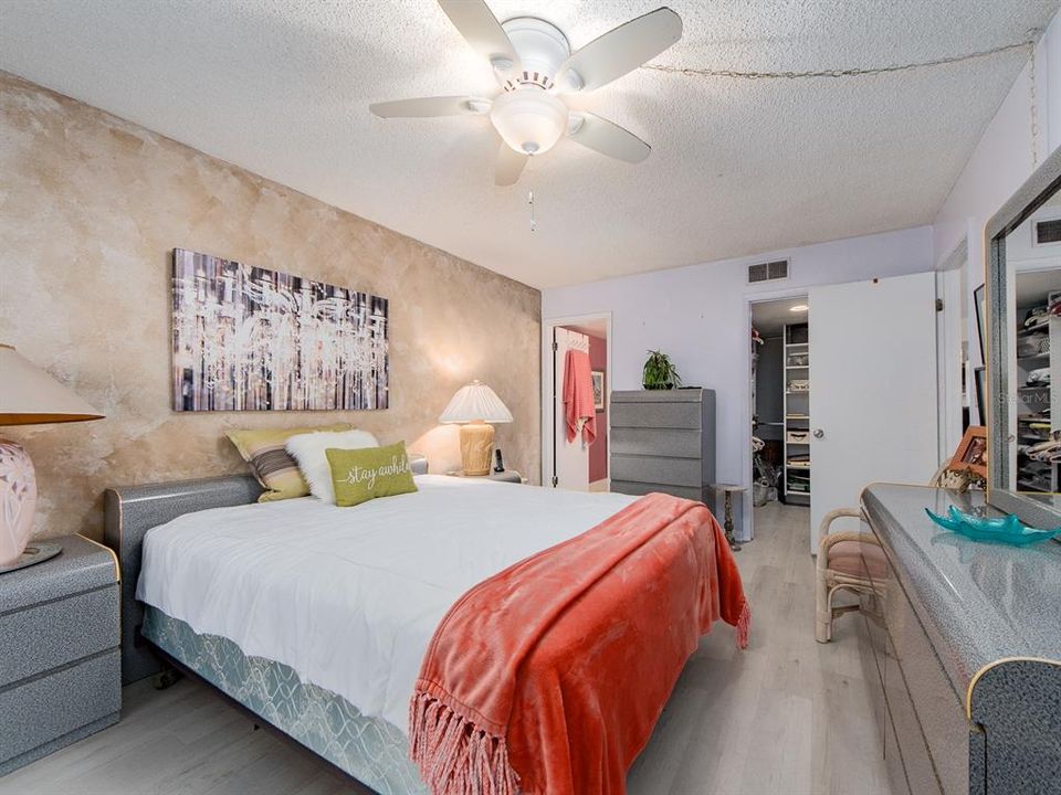 待售: $219,900 (2 贝兹, 2 浴室, 1200 平方英尺)