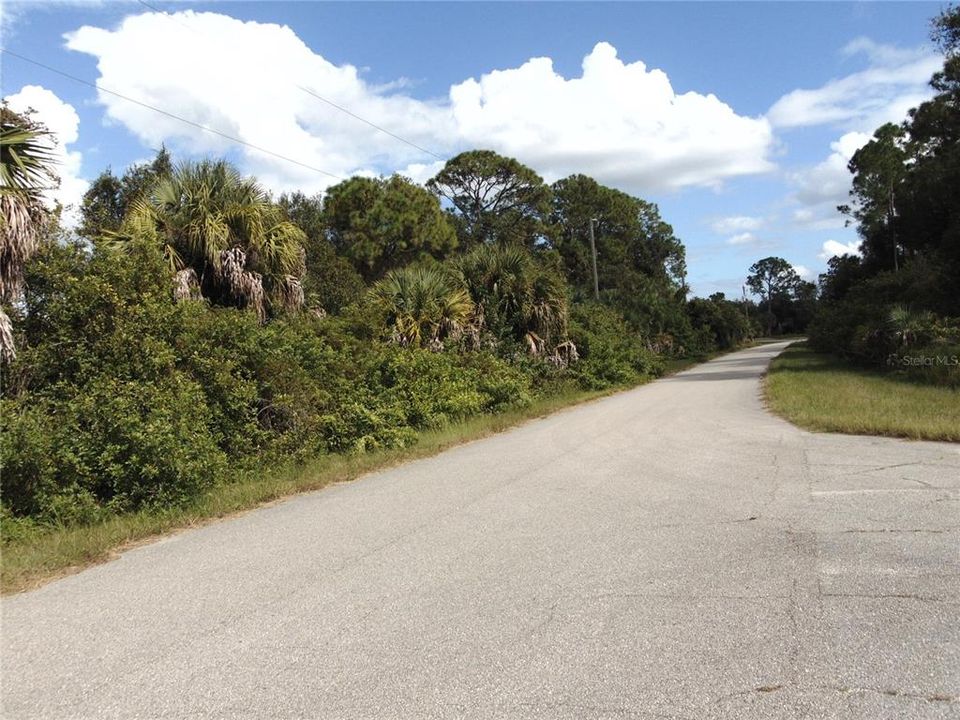 待售: $14,000 (0.23 acres)