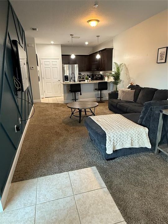 待售: $180,000 (2 贝兹, 2 浴室, 923 平方英尺)