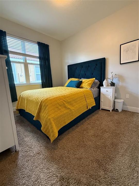 待售: $180,000 (2 贝兹, 2 浴室, 923 平方英尺)