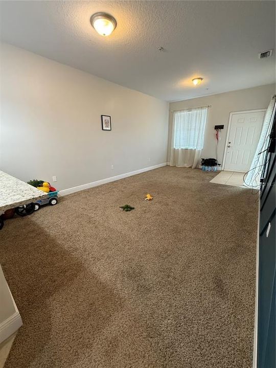 待售: $180,000 (2 贝兹, 2 浴室, 923 平方英尺)