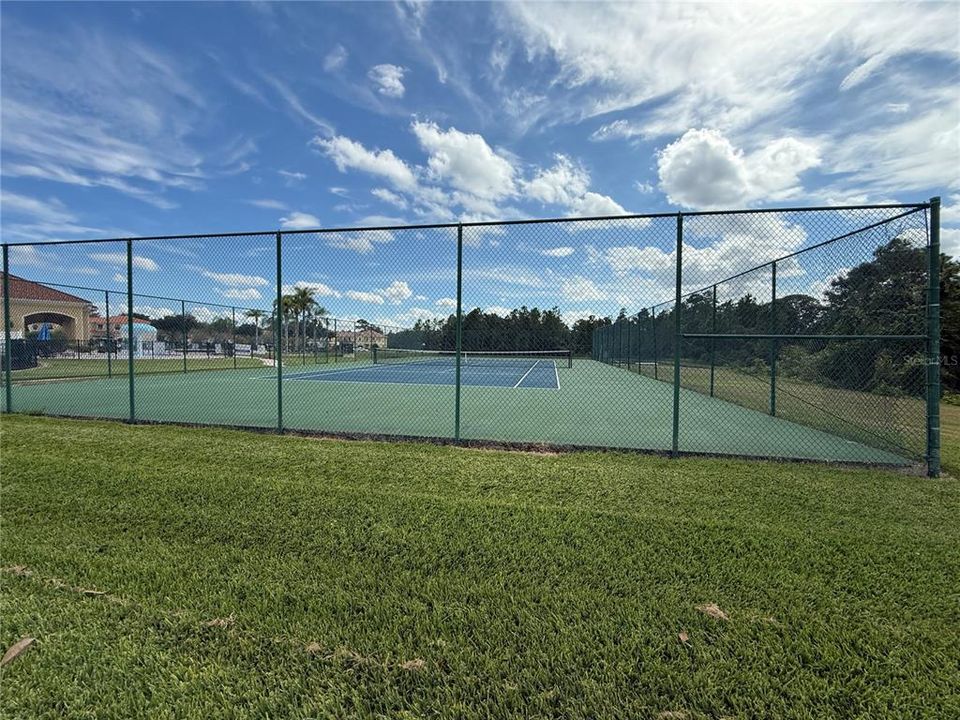 待售: $180,000 (2 贝兹, 2 浴室, 923 平方英尺)