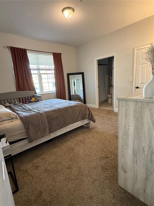 待售: $180,000 (2 贝兹, 2 浴室, 923 平方英尺)