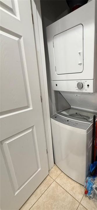 待售: $180,000 (2 贝兹, 2 浴室, 923 平方英尺)